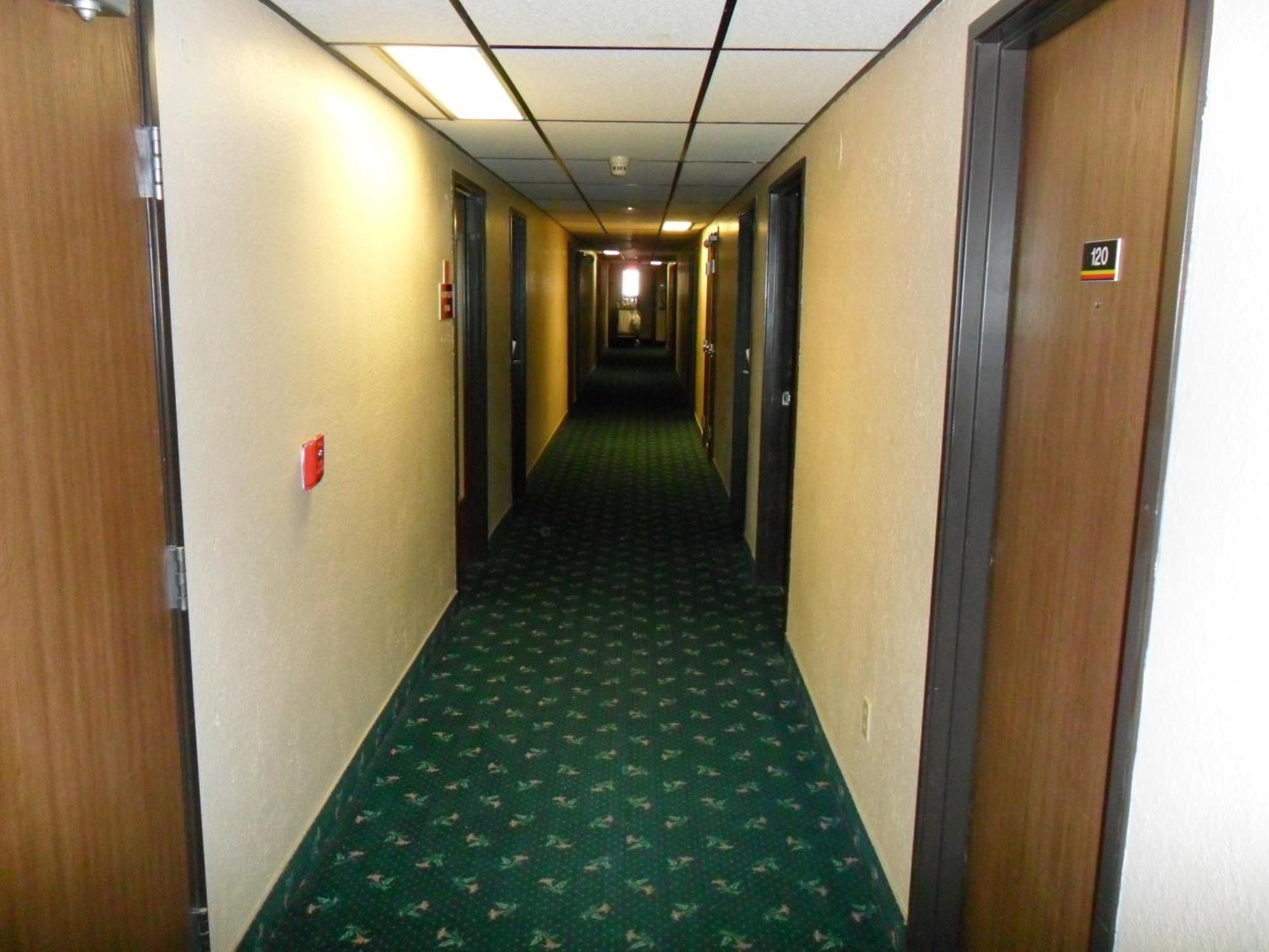 Hotel Super 8 By Wyndham Chadron Ne Zewnętrze zdjęcie